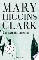 Libro Un extraño acecha